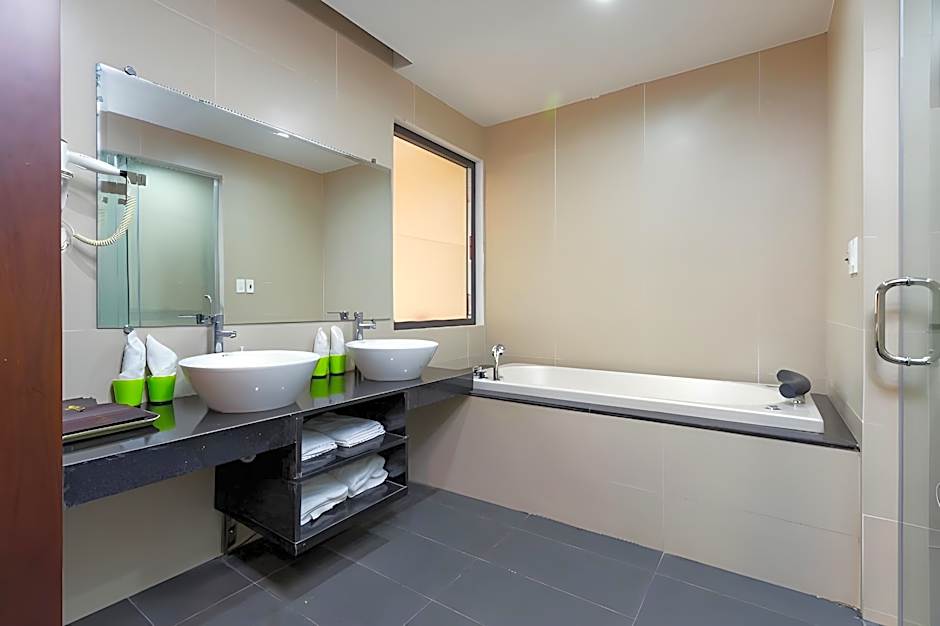 OYO 930 Thang Long Hotel