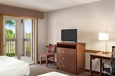 Queen Suite = with Two Queen Beds - Non-Smoking