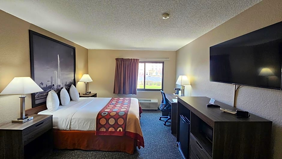 Super 8 by Wyndham Elgin