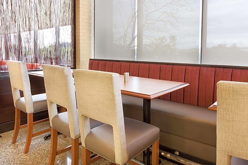 Drury Inn & Suites St. Louis Airport
