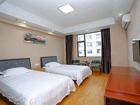 Zhenfeng Business Hotel