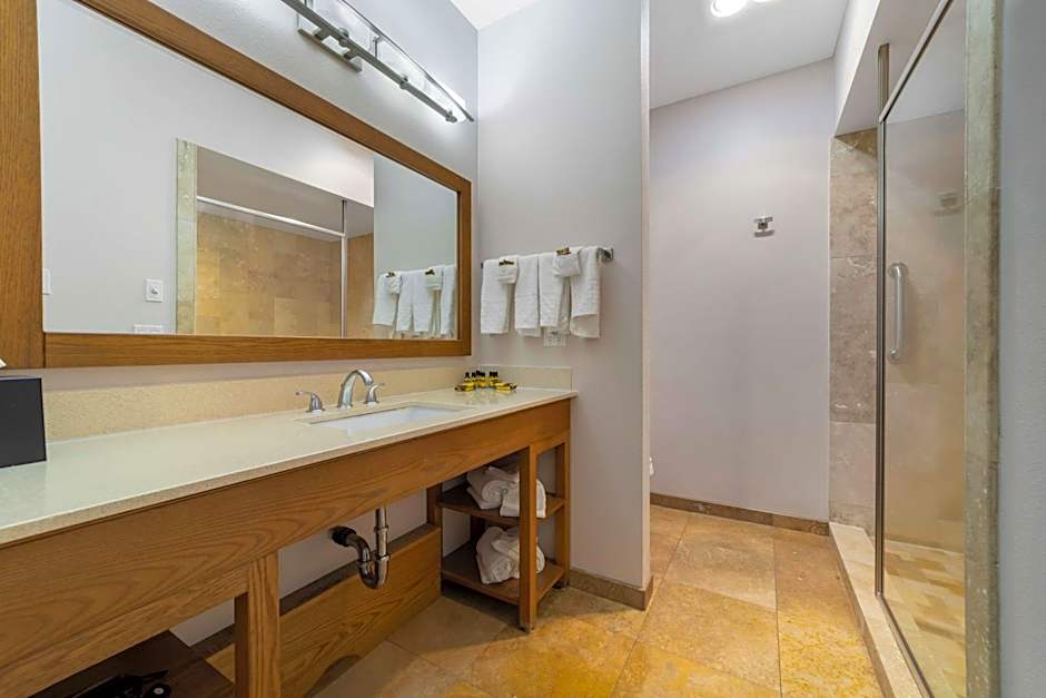 Best Western Plus Northwoods Inn