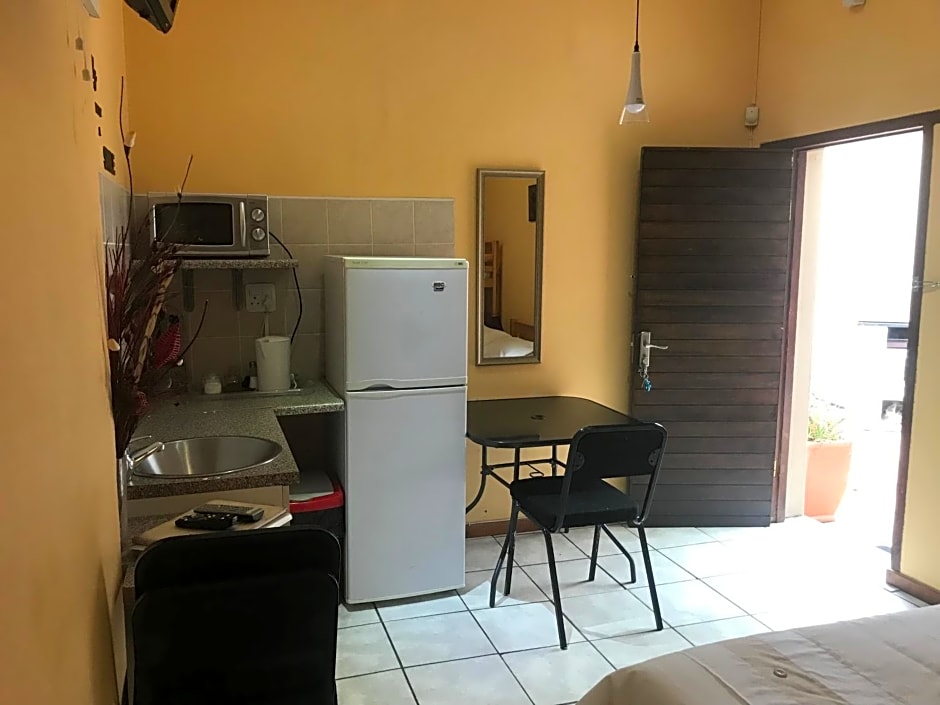 Lazy Gecko Accommodation