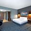 La Quinta Inn & Suites by Wyndham Louisville East