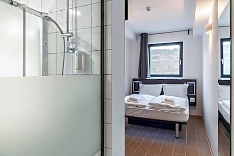 Deluxe Single Room with Queensize Bed