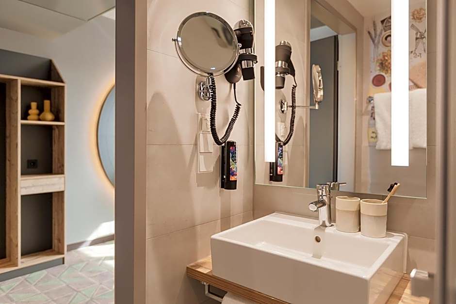 Holiday Inn - The Niu, Mill Cologne Mulheim By IHG