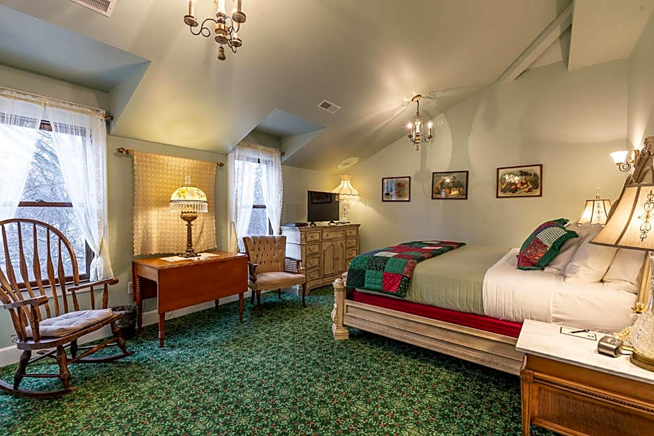 Photo 1 of 4 of Deluxe Studio 1 King Bed