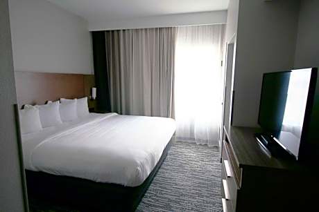 One-Bedroom King Suite - Disability Acces/Non-Smoking