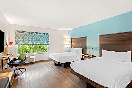 Queen Room with Two Queen Beds - Mobility Access