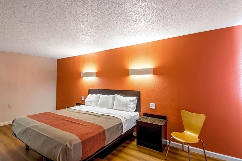 Motel 6-Clinton, OK