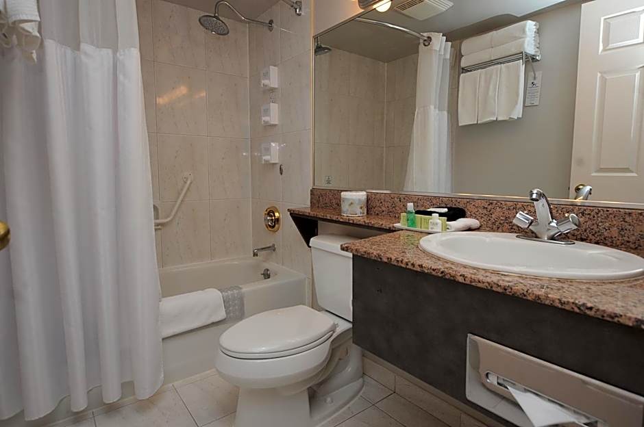 Rosedale on Robson Suite Hotel