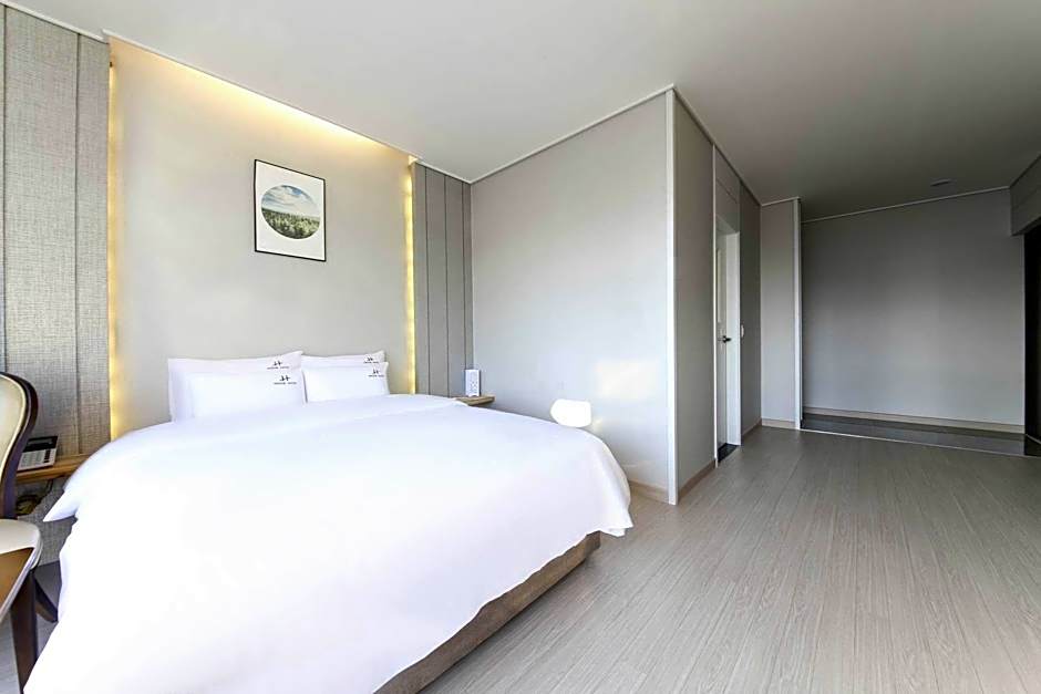 Tongyeong Bridge Hotel