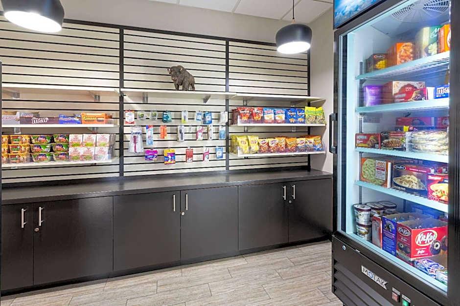La Quinta Inn & Suites by Wyndham Buffalo Airport