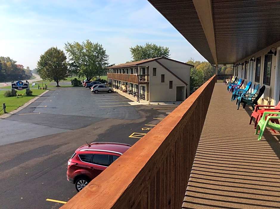 Scenic Shore Inn