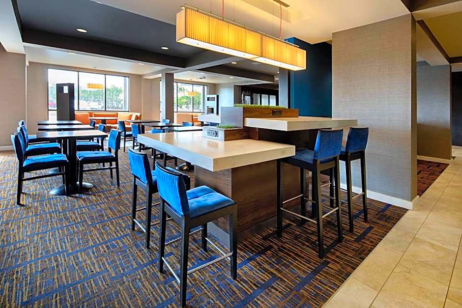 Courtyard by Marriott Grand Rapids Airport