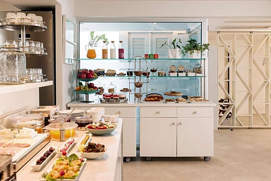 Iria Beach Art Hotel