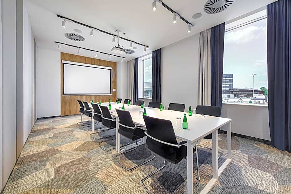 Courtyard by Marriott Warsaw Airport
