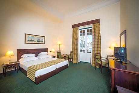 Double single use sea view