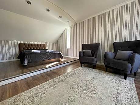 Luxury Family Room with Balcony