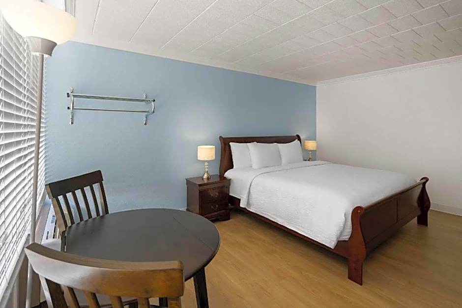 Ramada by Wyndham Butler/Tesla Biohealing Resort