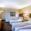 La Quinta Inn & Suites by Wyndham Islip Macarthur Airport