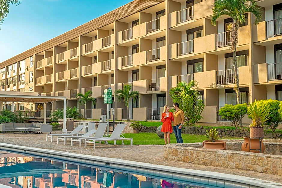 Irazu Hotel & Studios