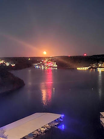 Lake View Double Queen