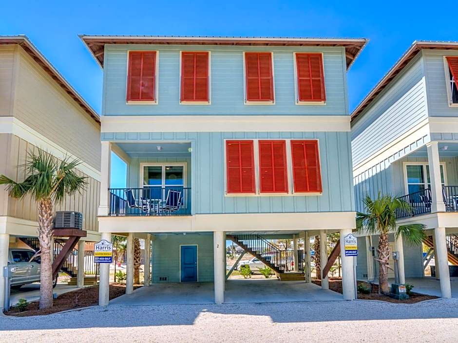 TRUE BLUE-Coastal cottage-3 min walk to beach! POOL!