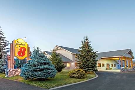 Super 8 by Wyndham McCall