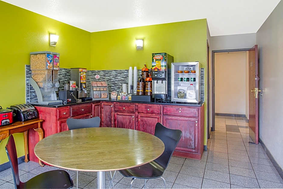 Super 8 by Wyndham South Boston VA