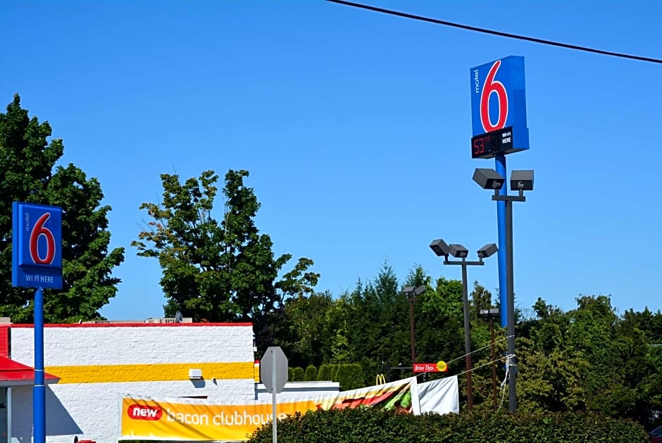 Motel 6-Chicopee, MA - Springfield