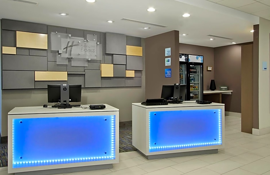 Holiday Inn Express & Suites - Columbus North, an IHG Hotel