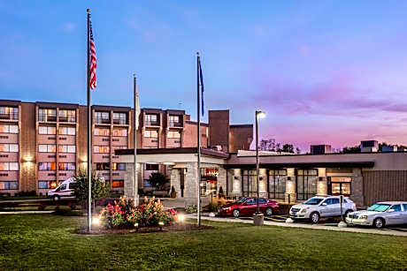 Crowne Plaza Milwaukee Airport by IHG