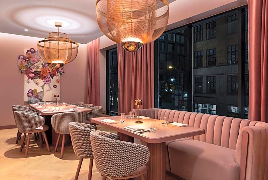 Revery Toronto Downtown, Curio Collection by Hilton