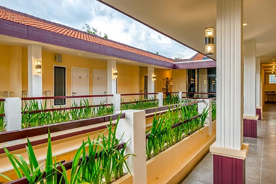 RedDoorz Syariah near Kebon Rojo Park Blitar