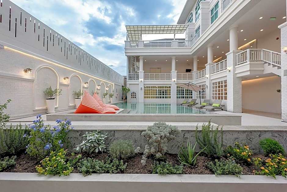 De Hug Hotel and Residence