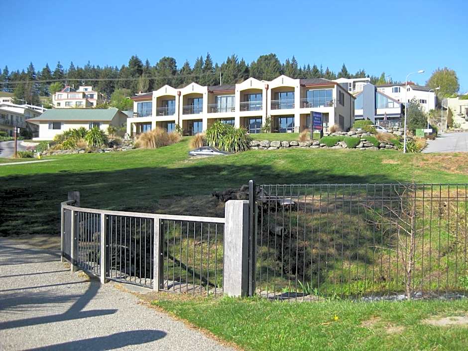 The Moorings Motel and Apartments