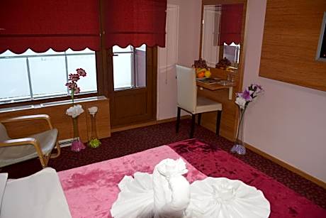 Deluxe Twin Room with Sea View
