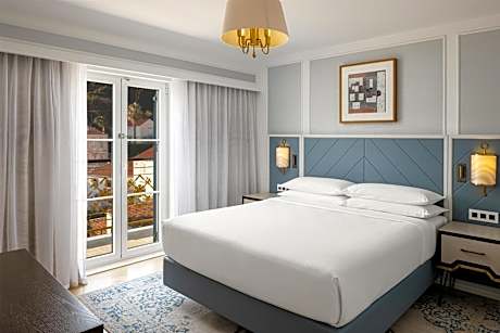 Deluxe King Suite