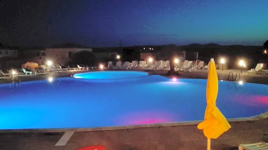 casa mirice in residence con piscina ,wifi,climatizzatore vicino al mare