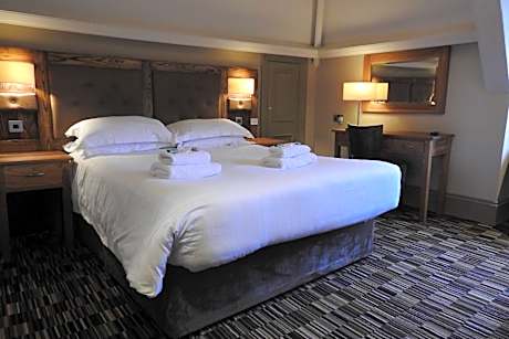 Superior-King-Ensuite With Bath-Harbour View-Room 3 Second Floor