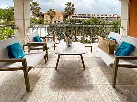 Suite with Terrace with Swimming Pool view