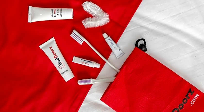 RedDoorz near Surabaya Zoo