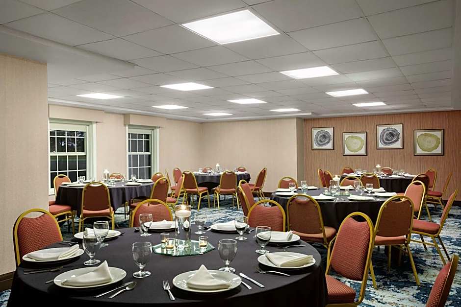 Homewood Suites By Hilton Kansas City-Airport