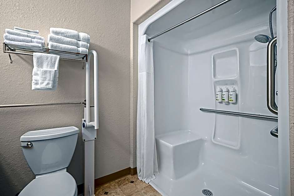 Days Inn & Suites by Wyndham Winkler