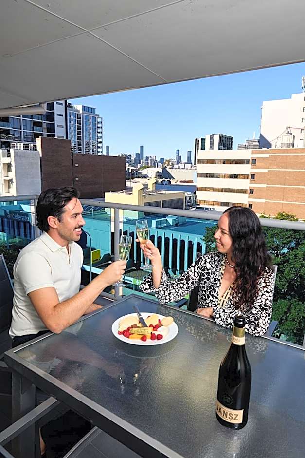 Jephson Hotel & Apartments