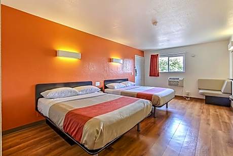 Deluxe Quadruple Room - Non-Smoking