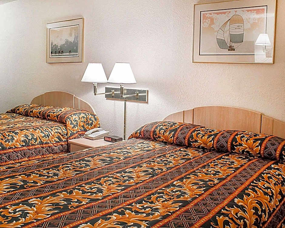 Rodeway Inn Findlay University Area