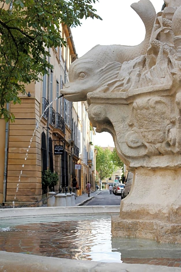 Les Quatre Dauphins