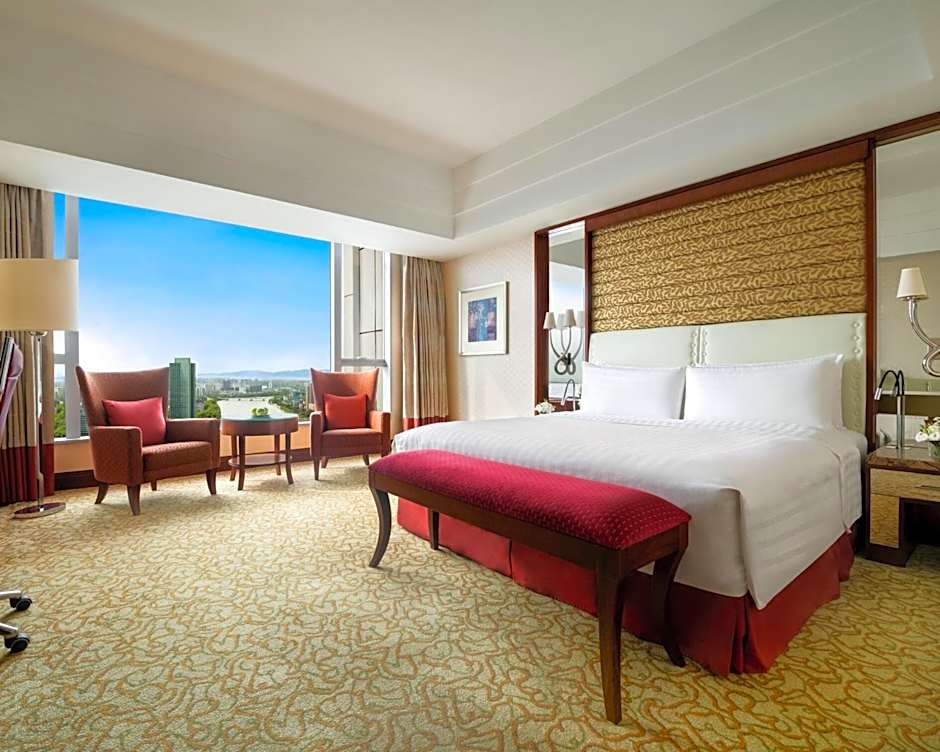 Photo 1 of 4 of Horizon 1 King Bed, River View